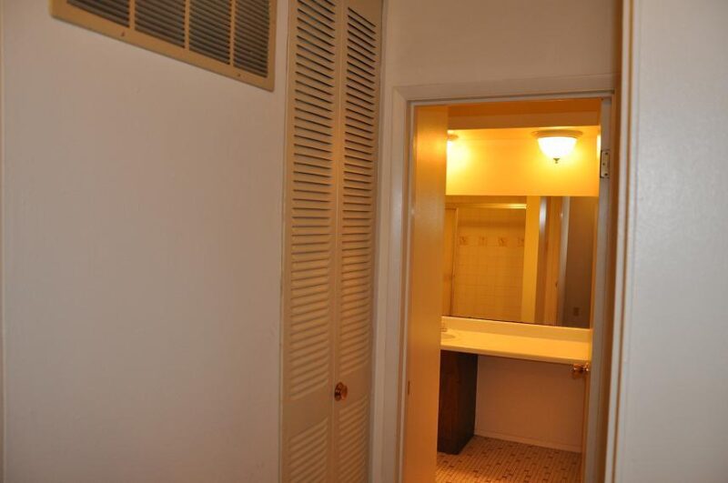 Diplomat Apartments 385407 Kent Street, East Alton, IL 62024