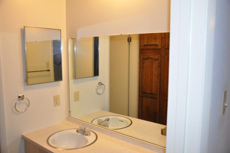 Diplomat Apartments 385407 Kent Street, East Alton, IL 62024