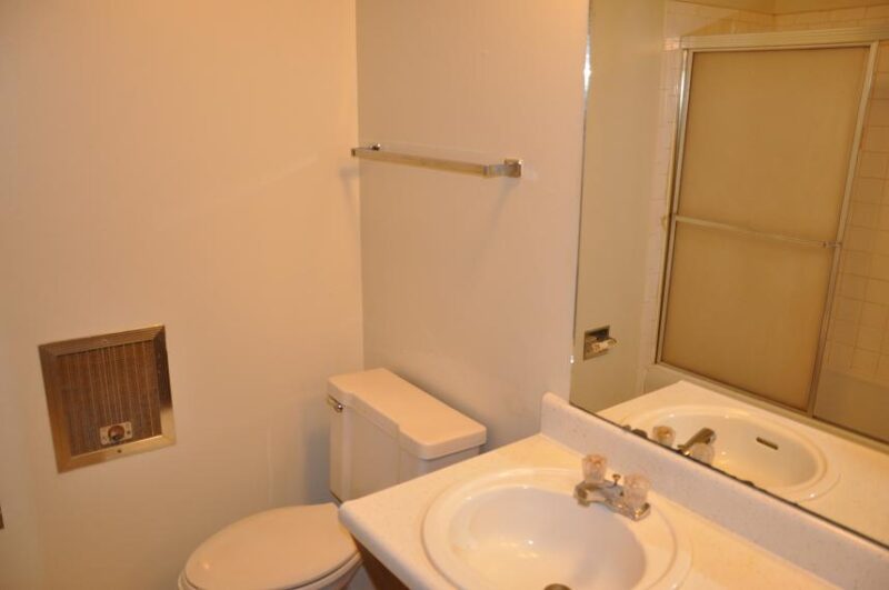 Diplomat Apartments 385407 Kent Street, East Alton, IL 62024