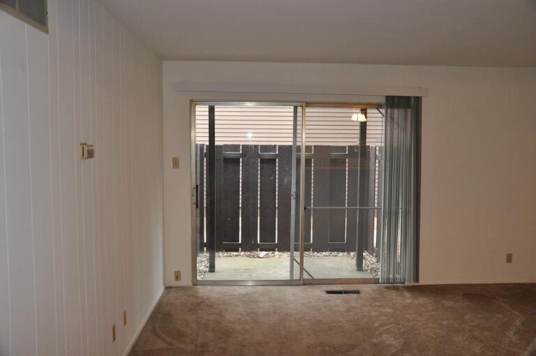 Diplomat Apartments 385407 Kent Street, East Alton, IL 62024